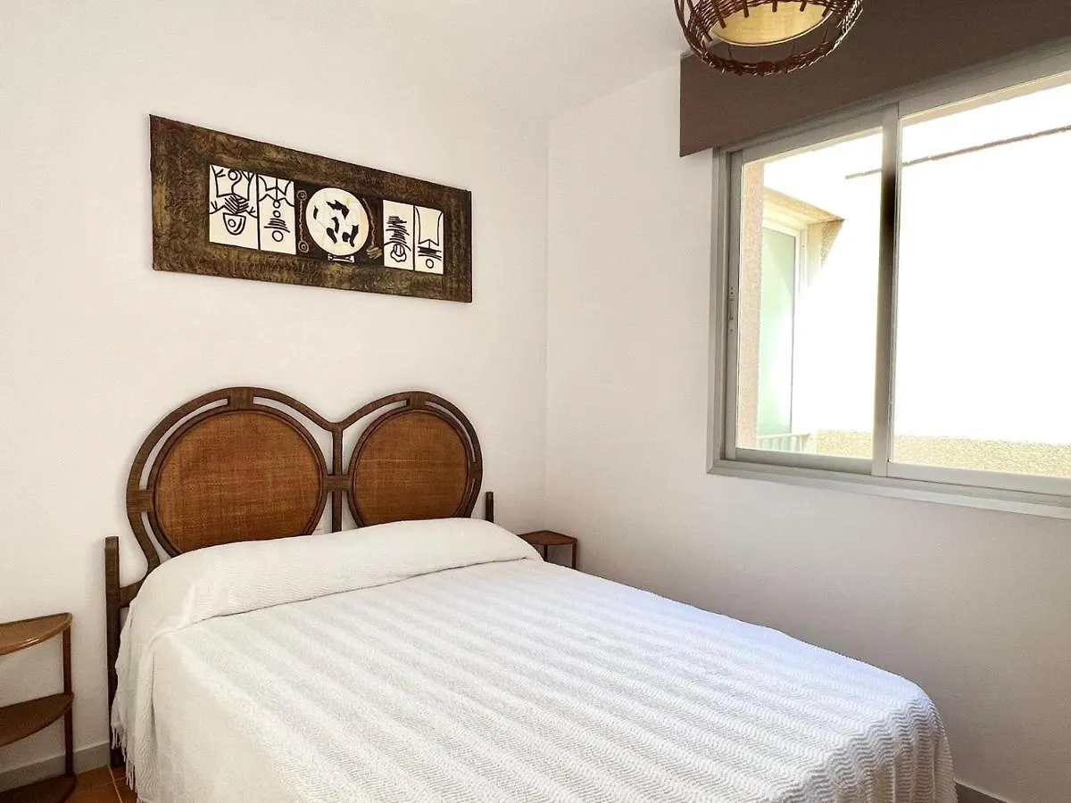 Apartamento Frente Al Mar Con Piscina Roses 0*,  Spain