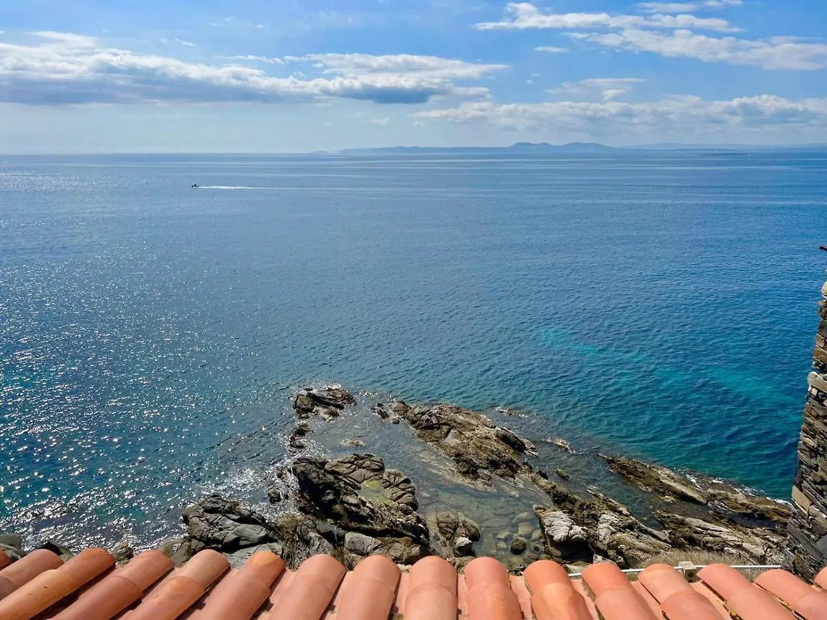 Apartamento Frente Al Mar Con Piscina Roses 0*,  Spain